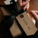 Odkryj świat luksusowych zapachów w Super Drogerii – Twój przewodnik po najpopularniejszych markach perfum