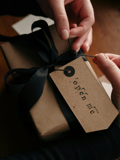 Erotyczne kalendarze adwentowe – subtelna podróż ku intymności przez 24 wieczory