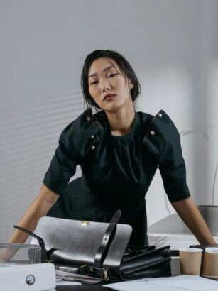 Jak dobrać sukienkę do okazji biznesowej? Kompleksowy przewodnik po profesjonalnym stylu