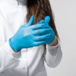 Lekki czy kryjący? Wybieramy idealny podkład do twarzy na sezon jesień/zima