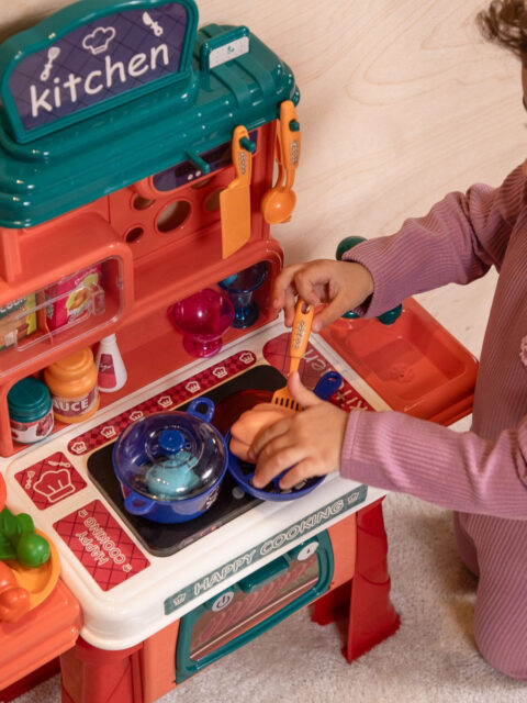 Jak wybrać zabawkę dopasowaną do etapu rozwoju dziecka?