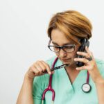 Jak rehabilitacja i masaż wpływają na układ nerwowy i nasze samopoczucie?